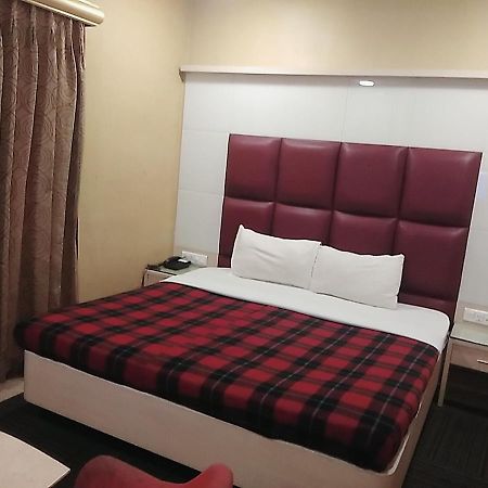 Hotel Manoranjan Inn ラクナウ エクステリア 写真