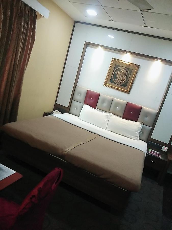 Hotel Manoranjan Inn ラクナウ エクステリア 写真