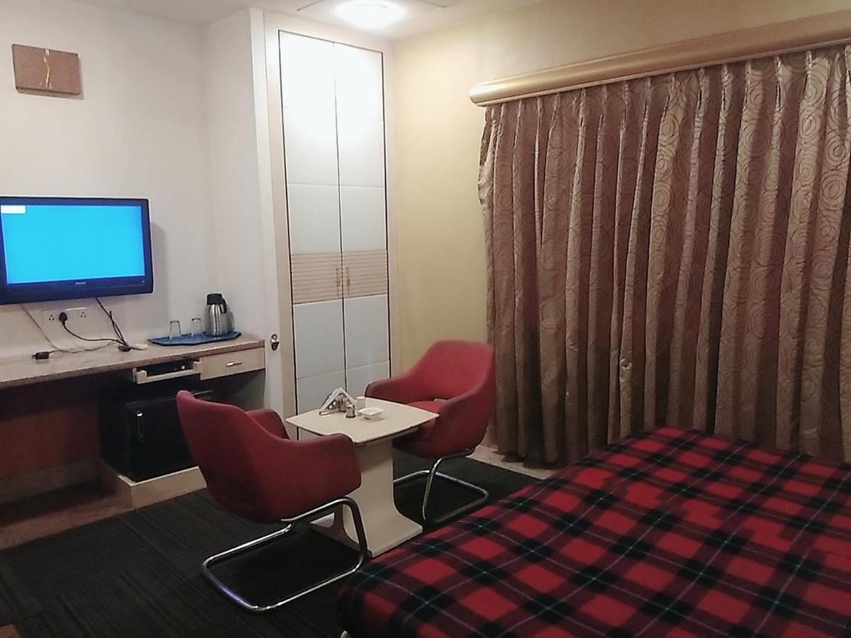 Hotel Manoranjan Inn ラクナウ エクステリア 写真
