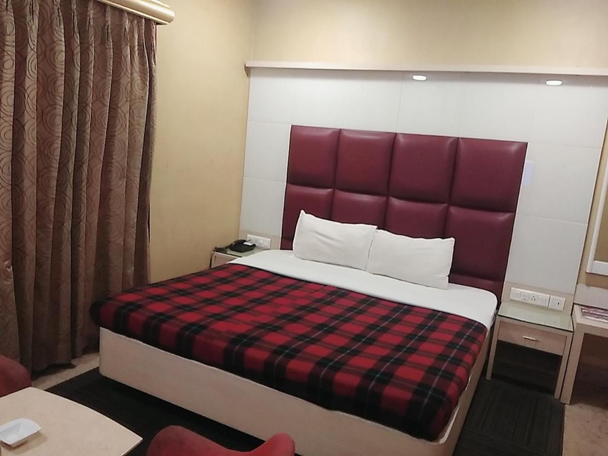 Hotel Manoranjan Inn ラクナウ エクステリア 写真